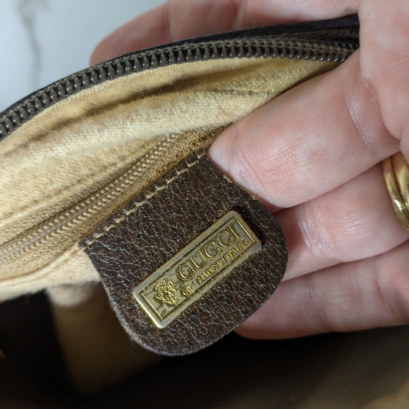 Vintage Authentic GUCCI Crossbody Bag - Picture 3 of 14